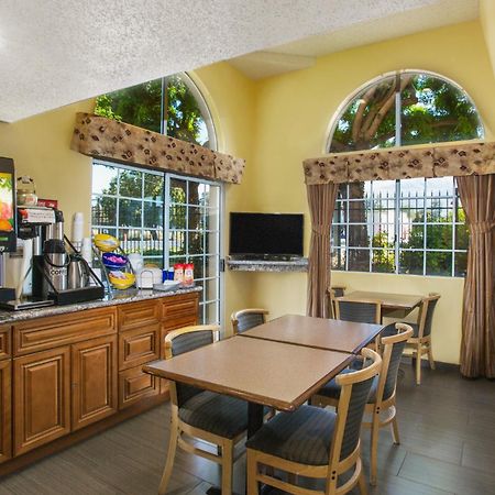 Days Inn By Wyndham Fremont Bagian luar foto